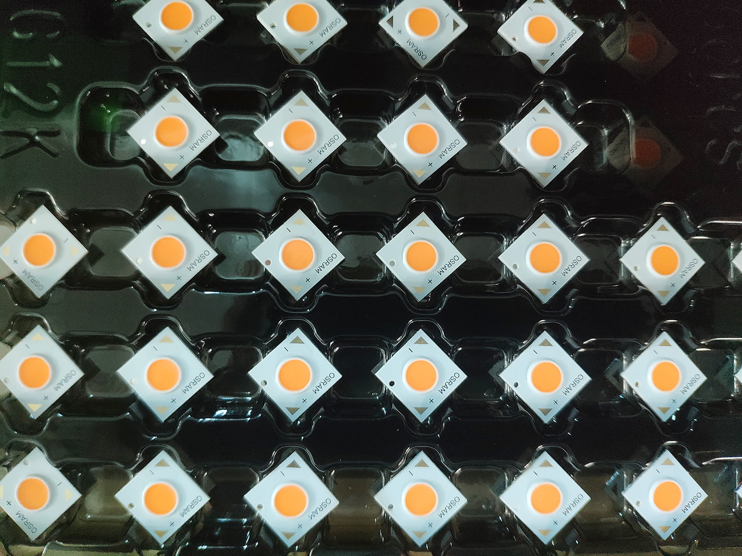 LED Chip Defect and Substrate Color-Difference Inspection sample imaging result